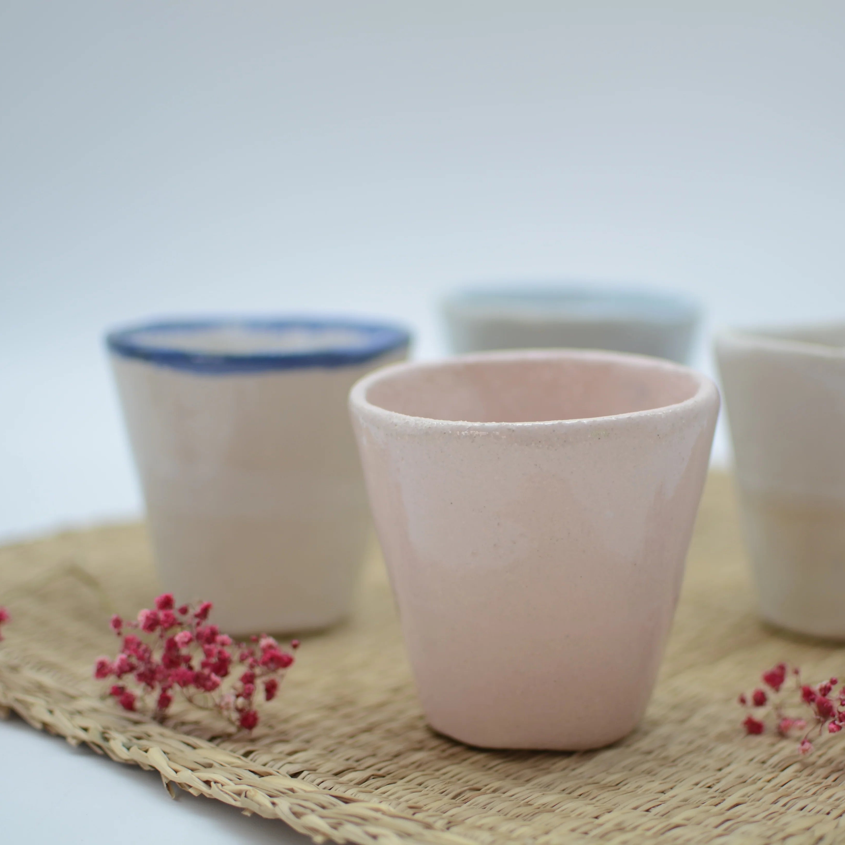 Vaso Maia hecho a mano en arcilla blanca, 8 cm alto, 210 ml, personalizable con frase o nombre