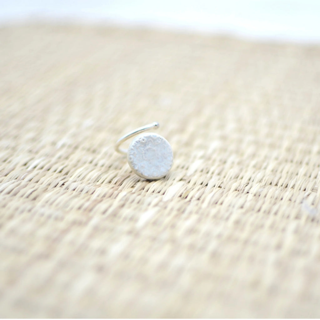 anillo-ceramica-plata-artesania-blanco-estmpado-regalo