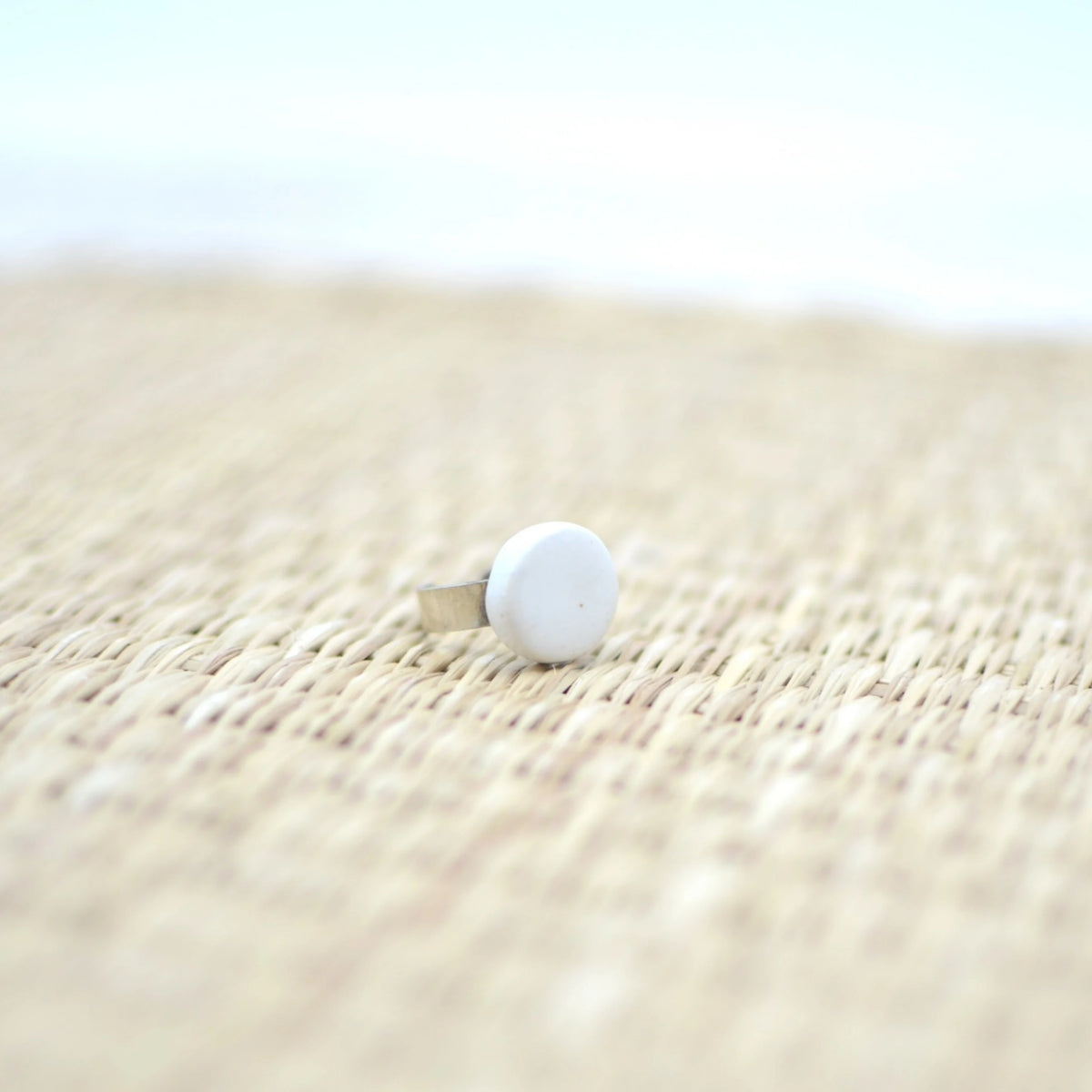 anillo-ceramica-plata-artesania-blanco-regalo