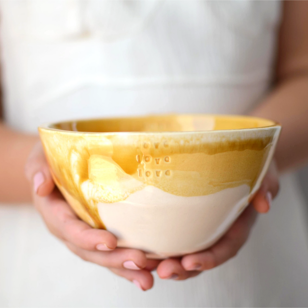 Bowl cerámica artesanal Love Love Love para boda y ocasiones especiales arcilla blanca hecho a mano - Maia Artesanía Cerámica