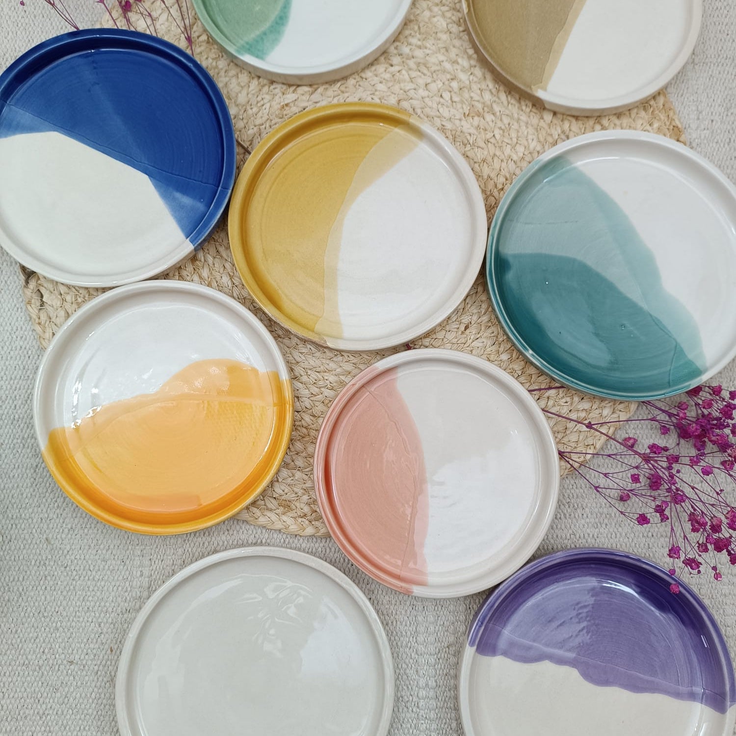 platos de colores reaglo artesania azul miel verde morado rosa naranja maia ceramics
