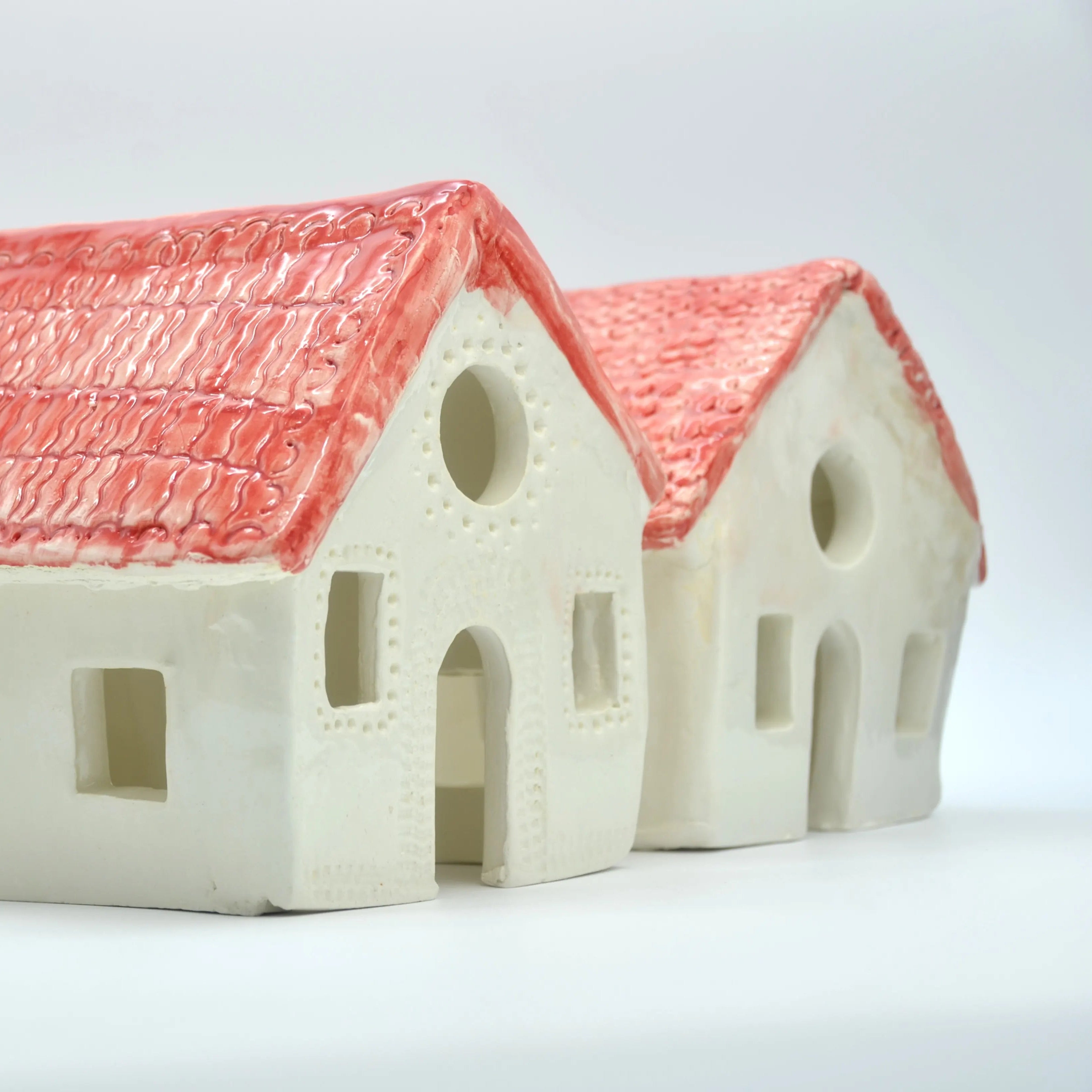 Taller de cerámica — construcción y decoración de casita artesanal con Maia Ceramica Almerimar