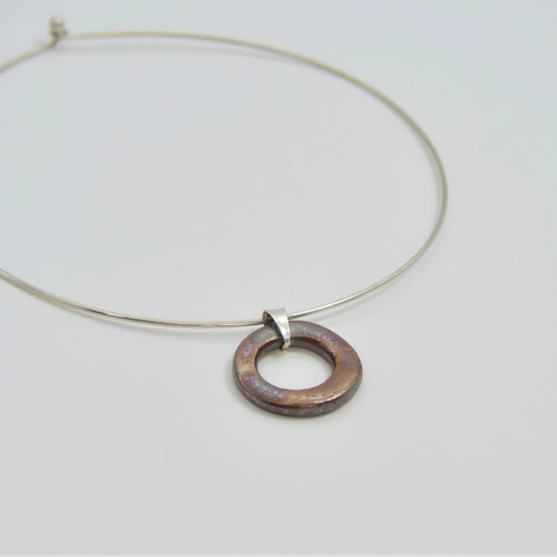 colgante-aro-plata-regalo-marron-maia-ceramics-joyeria