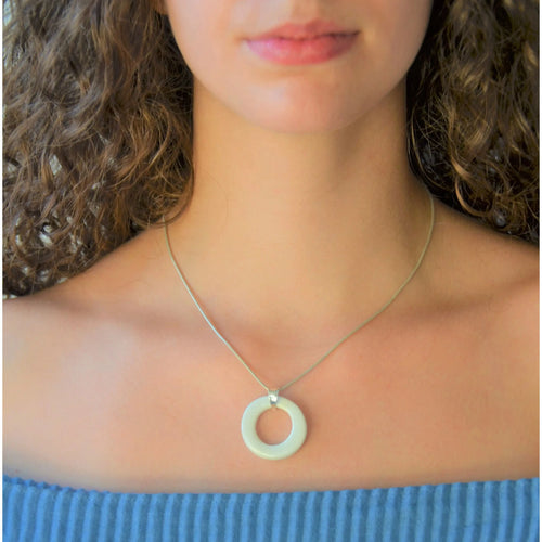 collar-aro-blanco-joyeria-ceramica-artesanala-regalo-cuero-plata 2