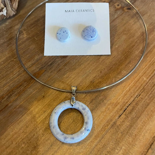 collar-aro-celeste-ceramica-artesanal-plat-cuero (1)