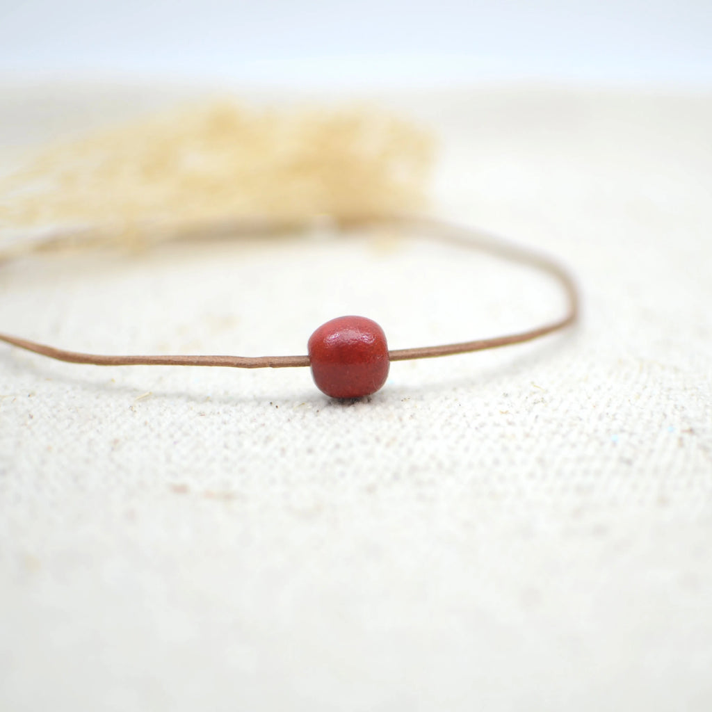 collar-ceramica-plata-cuero-regalo-artesania-esfera-rojo