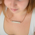 collar-ceramica-plata-cuero-regalo-prisma-gris-perla