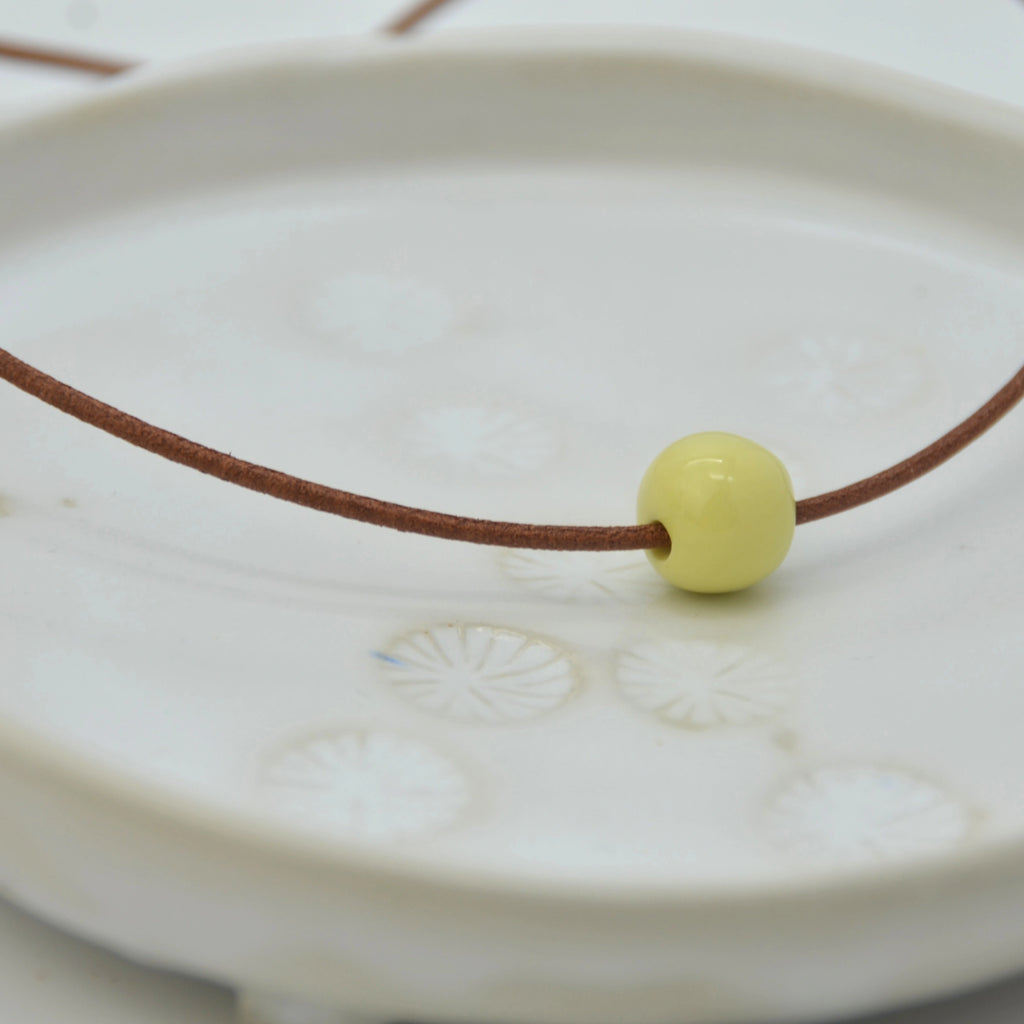 collar-cuero-plata-artesanal-ceramica-regalo