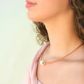 collar-esfera-plata-cuero-ceramica-artesanal-regalo-blanco