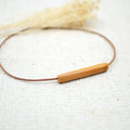 collar-prisma-mostaza-grande-regalo-ceramica-artesanal-cuero-plata2