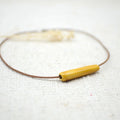 collar-tubo-miel-grande-regalo-ceramica-artesanal-cuero-plata3