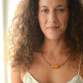 collar-tubo-mostaza-regalo-ceramica-artesanal-cuero-plata2