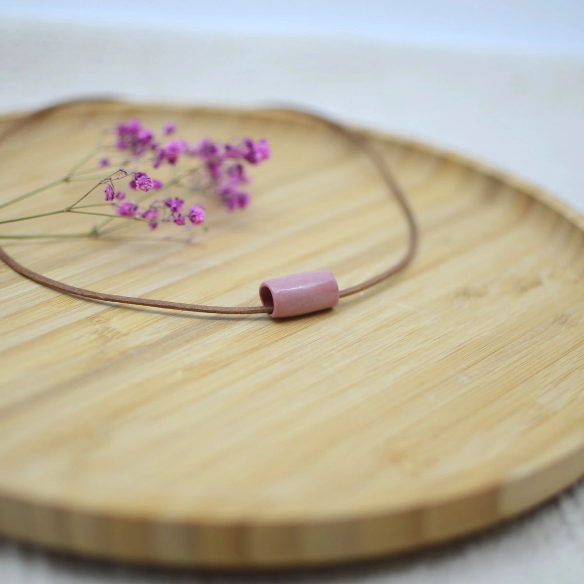 collar-tubo-rosa-regalo-ceramica-artesanal-cuero-plata-grande_1