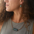 collar-tubo-verde-regalo-ceramica-artesanal-cuero-plata-grande_1
