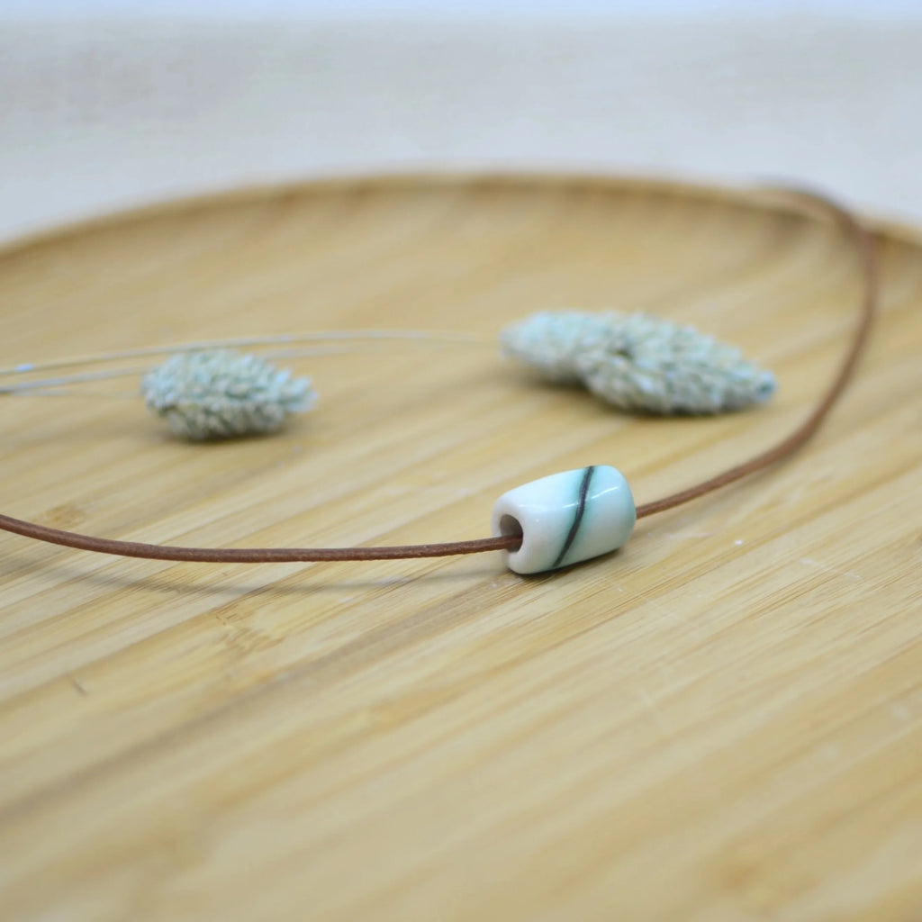 collar-tubo-verderayo-regalo-ceramica-artesanal-cuero-plata-grande_3