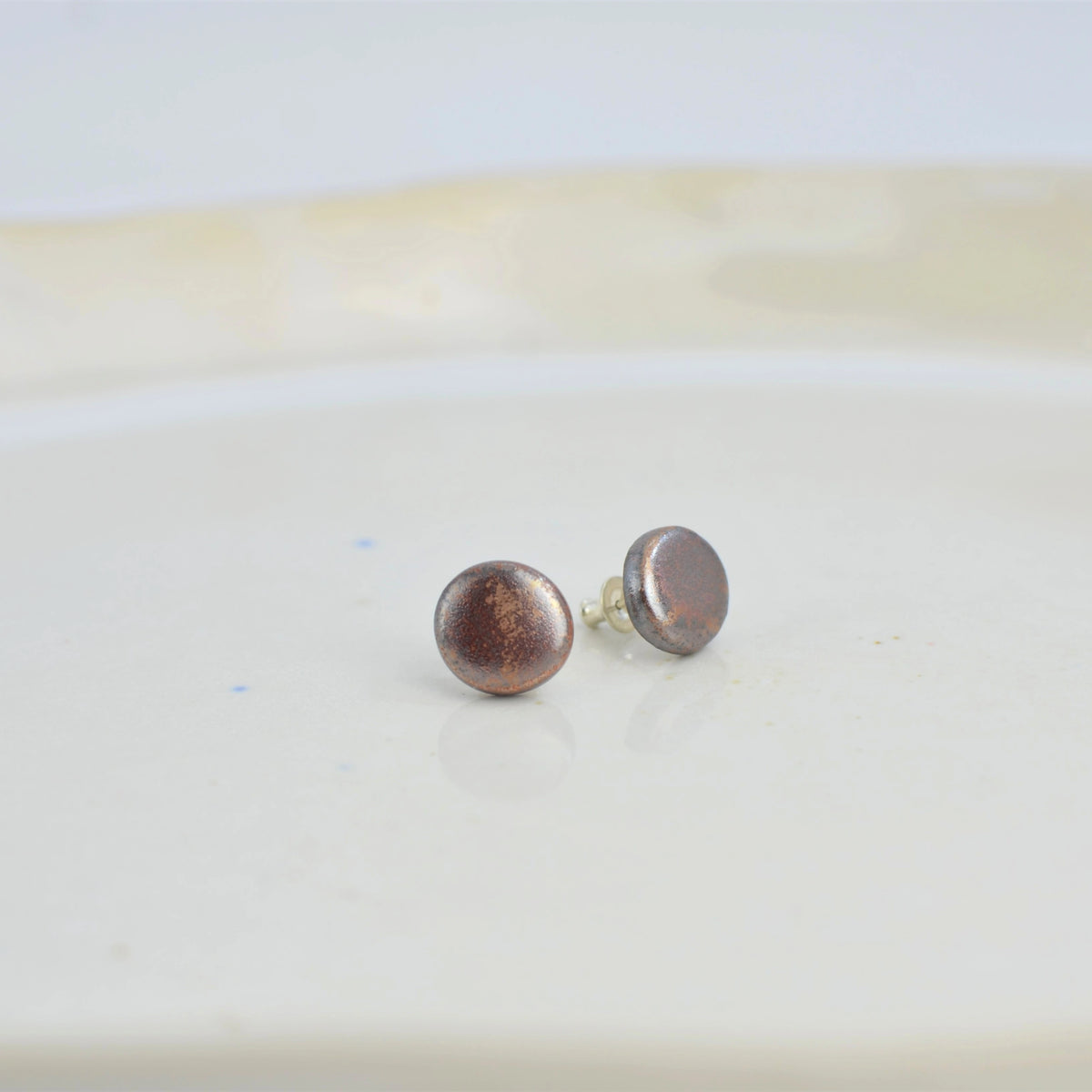 pendiente-luna-botón-ceramica-artesanal-plata-regalo-grande-marron-dorado