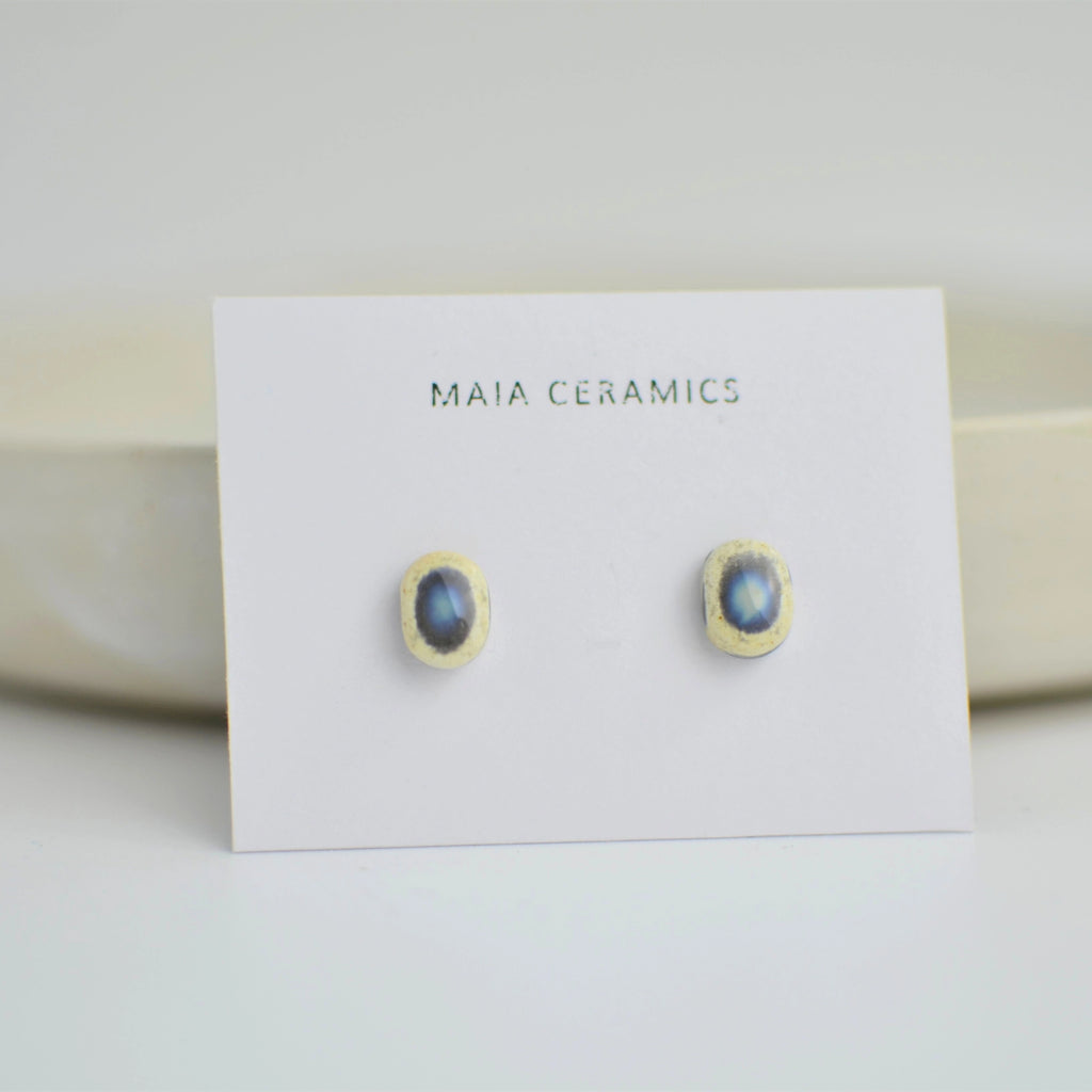 pendiente-luna-botón-ceramica-artesanal-plata-regalo-pequeño-gris-perlado2