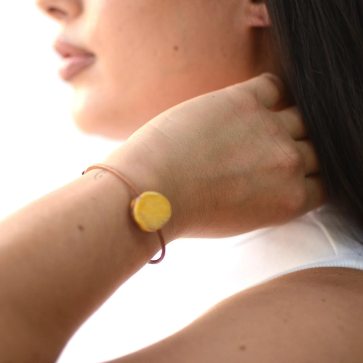 pulsera-ceramica-artesanal-cuero-palta-regalo-miel1