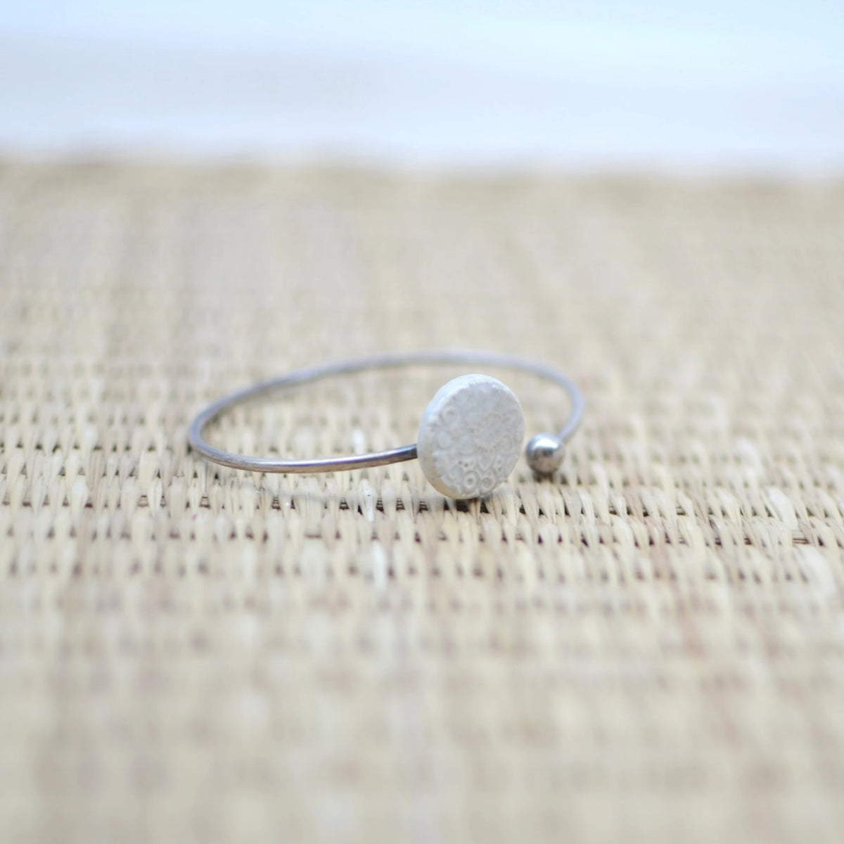 pulsera-plata-ceramica-artesanal-banco-flores-mandala-ajustable-regalo