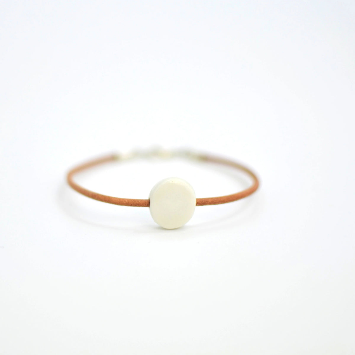 pulsera-plata-ceramica-artesanal-regalo-blaco-cuero-plata2_cf7aca0a-3d6f-43a0-99c4-67cdedae0d40