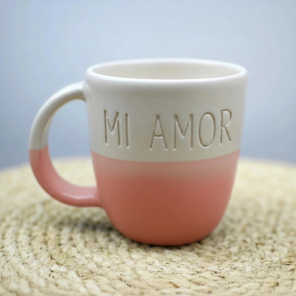 Taza Sonríe personalizada con texto a mano, cerámica artesanal 250-300 ml — regalo único y original de Maia Cerámica. rosa . mi amor