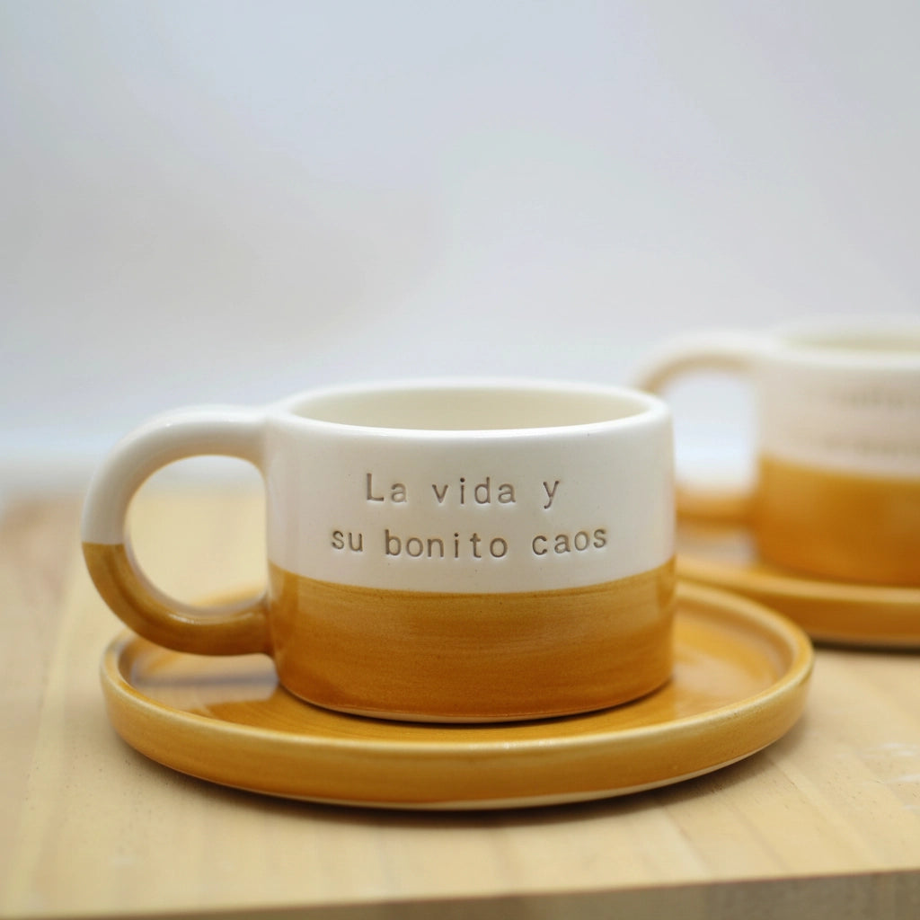 regalo-unico-taza-apilable-ceramica-artesanal-miel y blanco