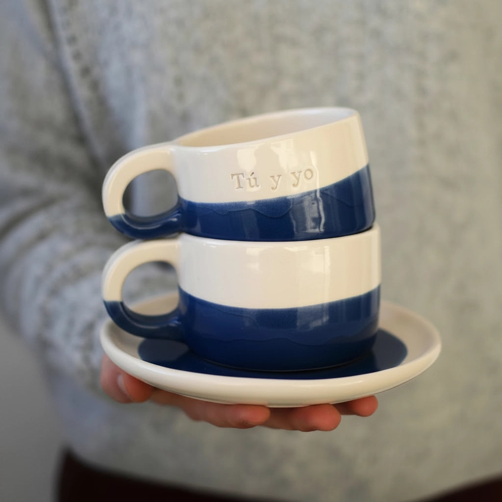 regalo-unico-taza-apilable-ceramica-artesanal-azuly blanco